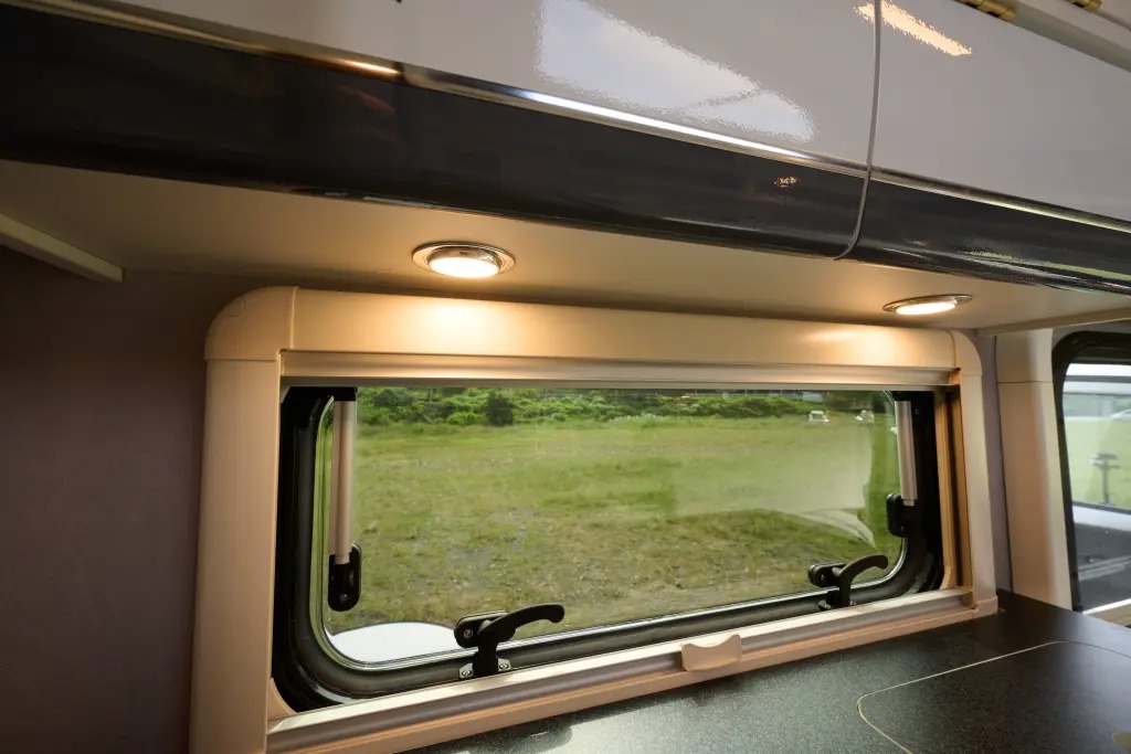 LEDダウンライトなどの車内照明